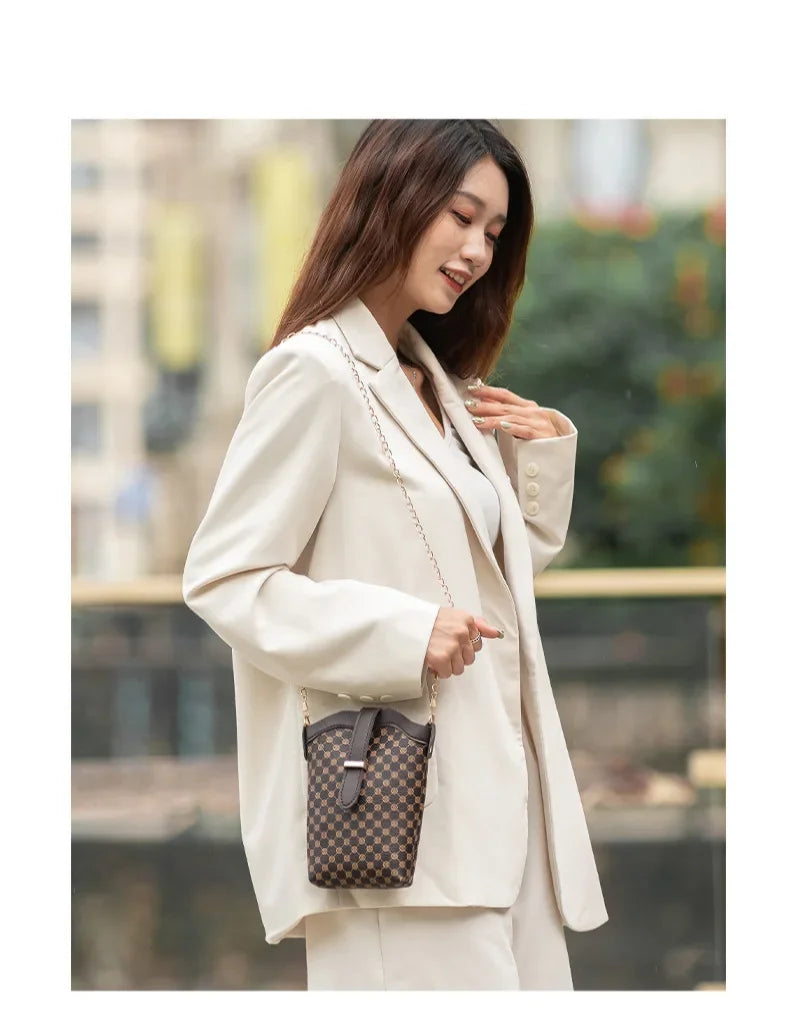 Fashionable Ladies Phone Bag Chain Strap Crossbody Bag Coin Purse Trendy Simple Style Vertical Square Shape Small Size Mobile.