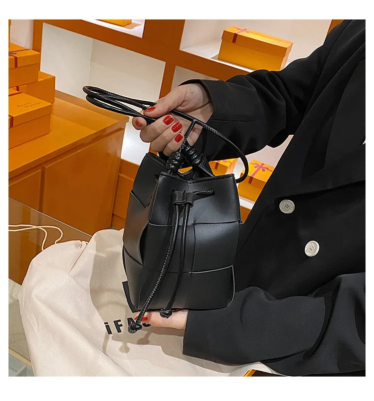 Fashion Weaving Pu Leather Bucket Bags For Women 2022 Designer Crossbody Shoulder Bags Soft Pu Leather Ladies Sling Bags.