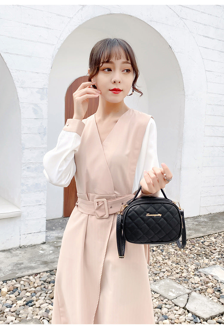 2023 New Elegant Rhombus Shell Bag Fashion Simple Embroidered Shoulder Messenger Bag Handbag.