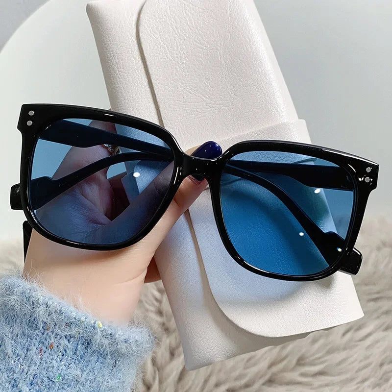 Retro Oversized Gradient Square Sunglasses for Women - Vintage Designer Beach Eyewear.