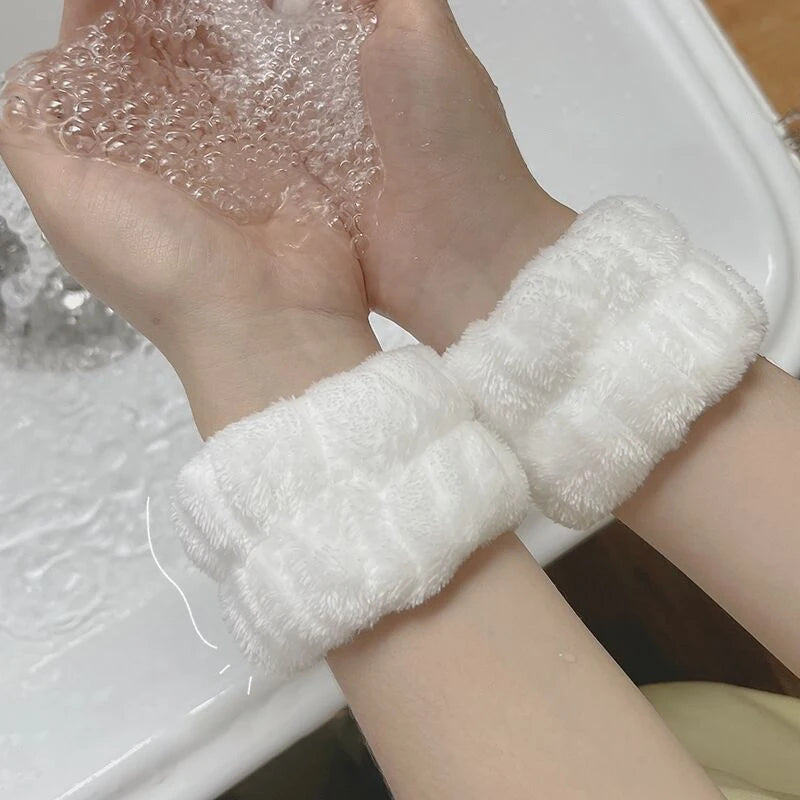 Adjustable Water-Absorbent Wrist and Hair Band Set for Face Washing and Sports.