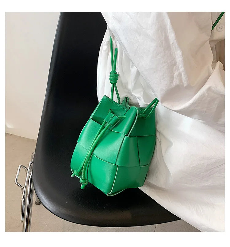 Fashion Weaving Pu Leather Bucket Bags For Women 2022 Designer Crossbody Shoulder Bags Soft Pu Leather Ladies Sling Bags.