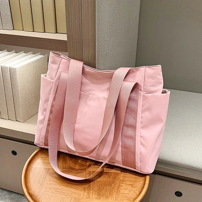 Large Capacity Women's Shoulder Bag Nylon Tote Bag Travel Handbag Sports And Leisure Handbag.