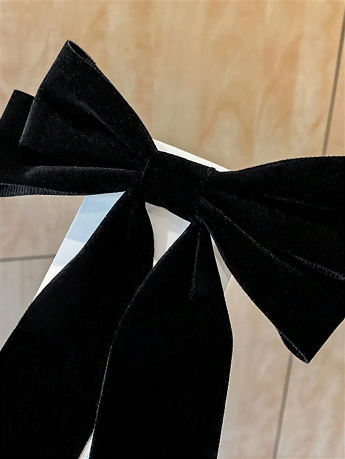 Vintage Velvet Bow Hair Clip for Women - Elegant Autumn-Winter Accessory, Perfect Gift for Girlfriends.