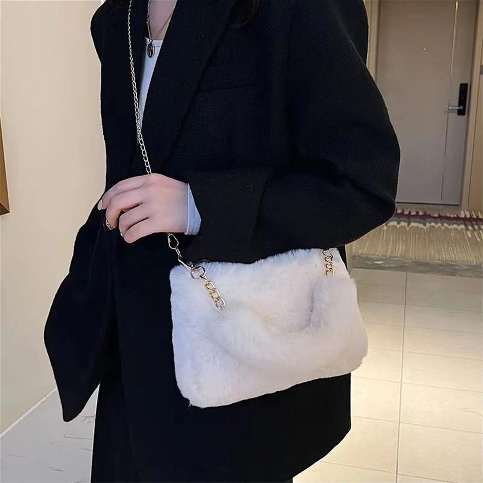 Plush Handbag Women'S New Eco-Friendly Fur Furry Mini Handbag Korean Fashion Plush Crossbody Bag Square Bag.