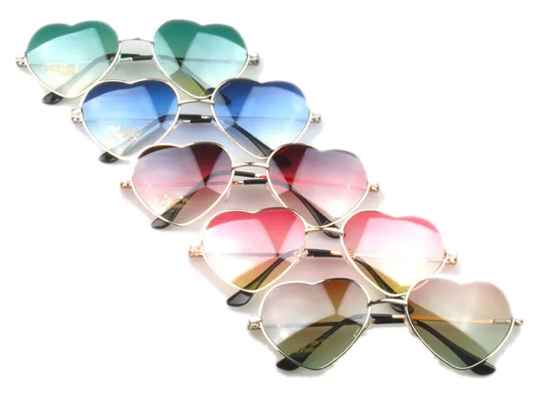 Chic Vintage Heart Frame Women's Sunglasses with UV400 Protection and Mirror Lenses