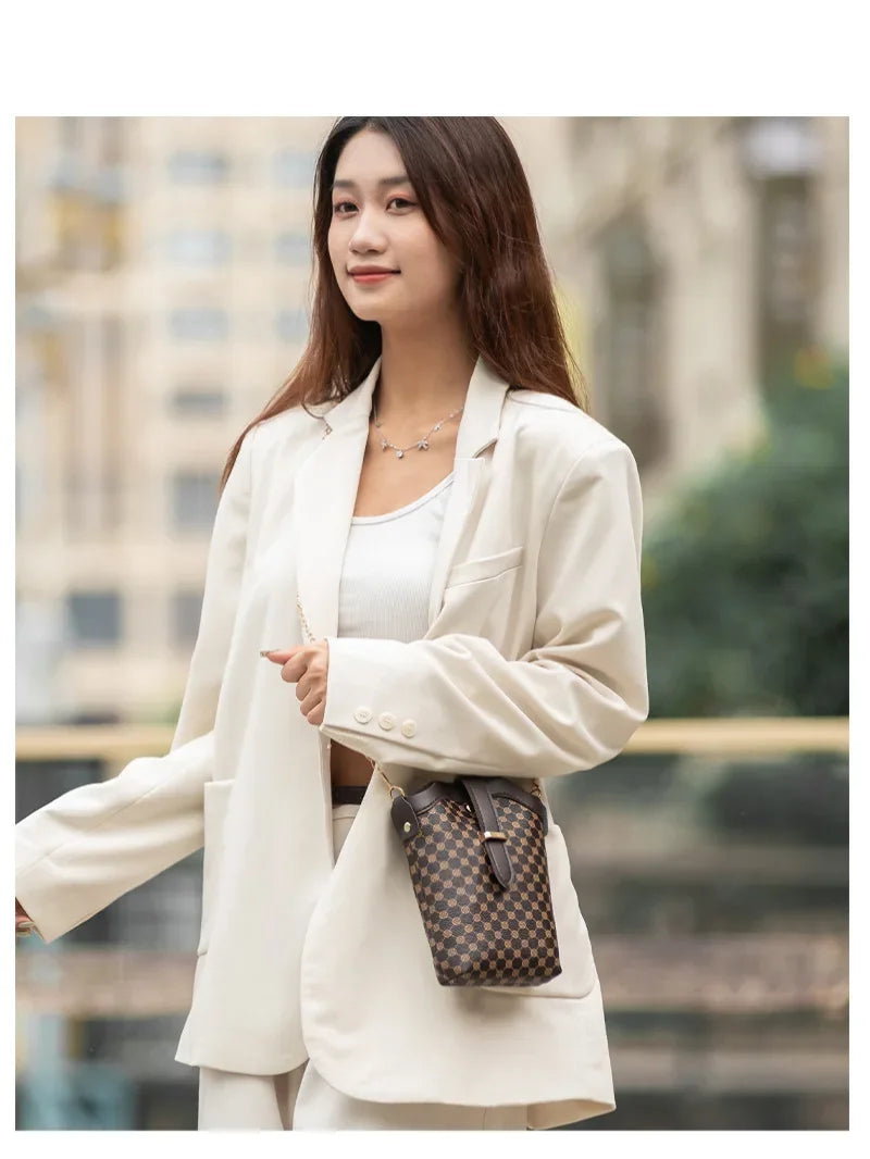 Fashionable Ladies Phone Bag Chain Strap Crossbody Bag Coin Purse Trendy Simple Style Vertical Square Shape Small Size Mobile.