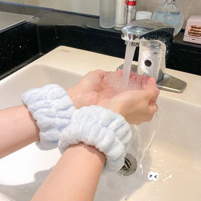 Adjustable Water-Absorbent Wrist and Hair Band Set for Face Washing and Sports.