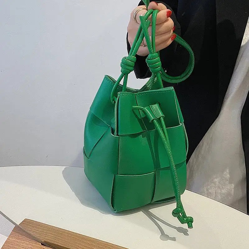 Fashion Weaving Pu Leather Bucket Bags For Women 2022 Designer Crossbody Shoulder Bags Soft Pu Leather Ladies Sling Bags.