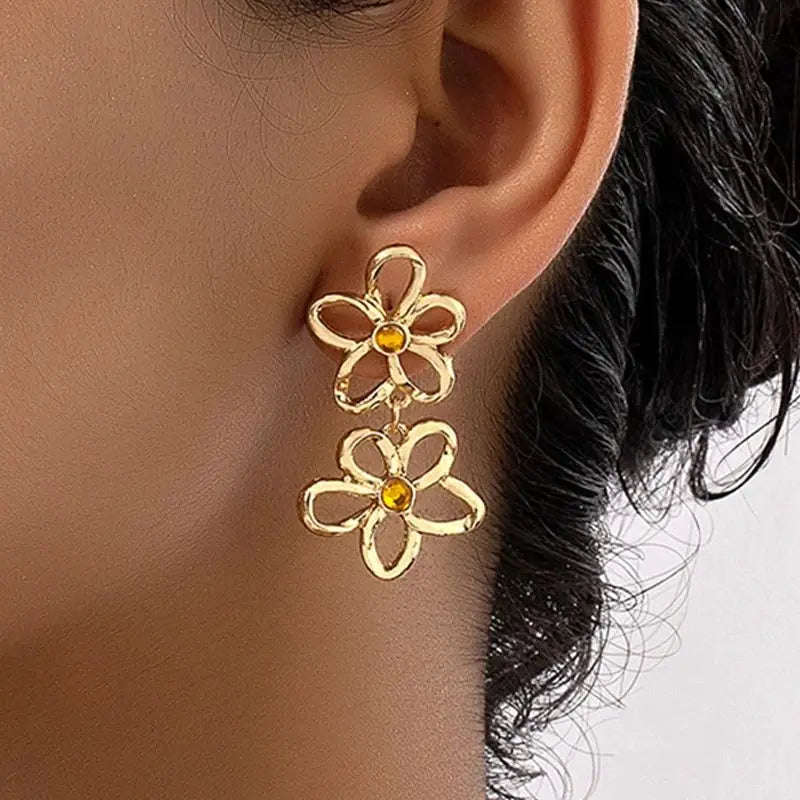 Hollow Out Metal Flower Dangle Earrings for Women Vintage Double Layer Rhinestones Drop Earrings Golden Party Trendy Jewelry.