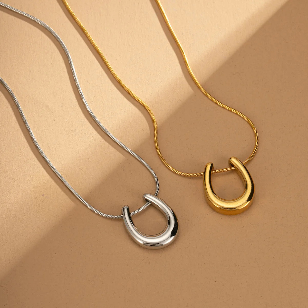 Titanium Steel Geometric U Necklace Women Light Luxury Niche Design Simple Clavicle Chain.