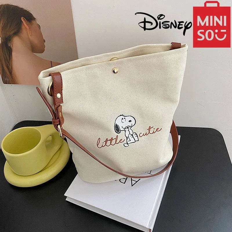 MINISO Disney Series Snoopy Women's Cute Bucket Bag Fashion Canvas Shoulder Bag Classic Letter Print Casual Crossbody Bag.