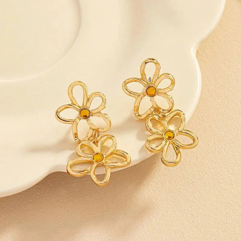 Hollow Out Metal Flower Dangle Earrings for Women Vintage Double Layer Rhinestones Drop Earrings Golden Party Trendy Jewelry.