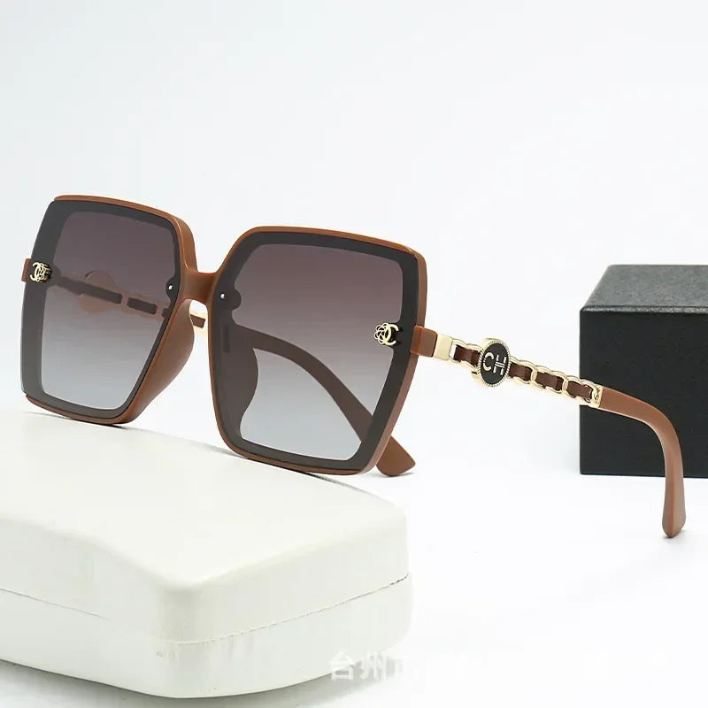 Chic Polarized Square Sunglasses for Women - Retro Floral Gradient Eyewear.