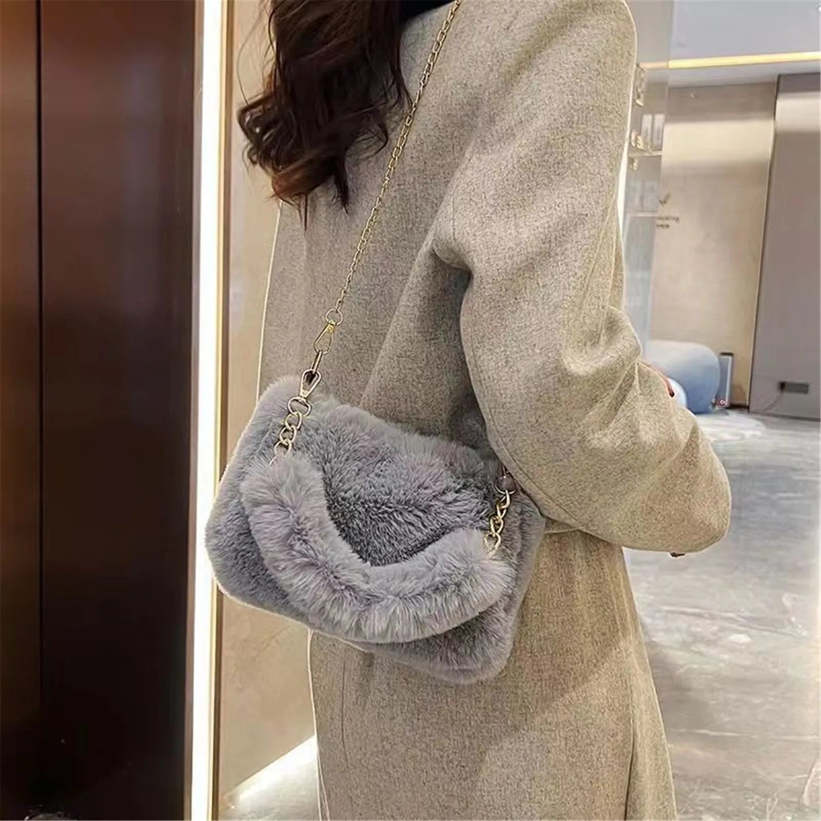 Plush Handbag Women'S New Eco-Friendly Fur Furry Mini Handbag Korean Fashion Plush Crossbody Bag Square Bag.