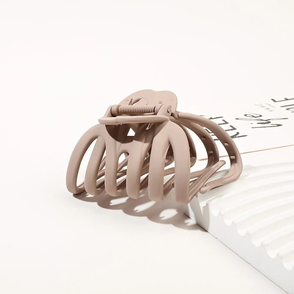 Chic Large Geometric Wave Hairpin Barrette for Women and Girls – Elegant Headwear Accessory.