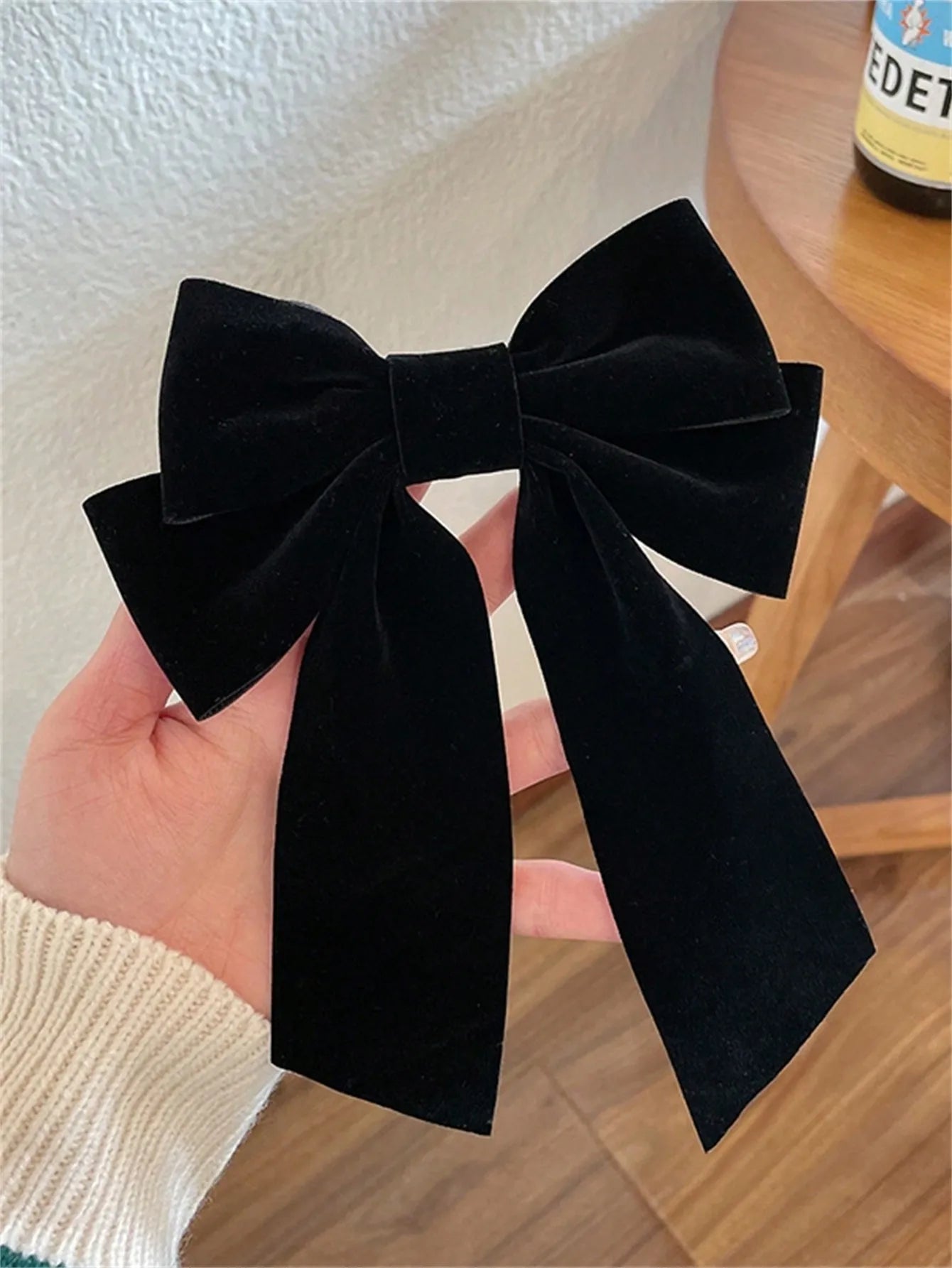 Vintage Velvet Bow Hair Clip for Women - Elegant Autumn-Winter Accessory, Perfect Gift for Girlfriends.