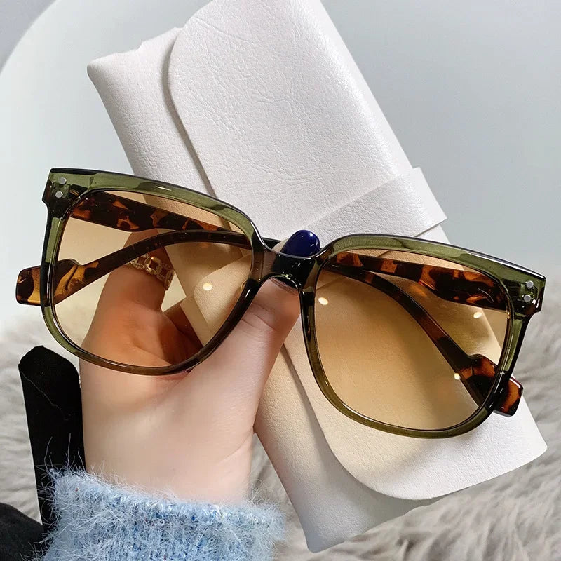 Retro Oversized Gradient Square Sunglasses for Women - Vintage Designer Beach Eyewear.