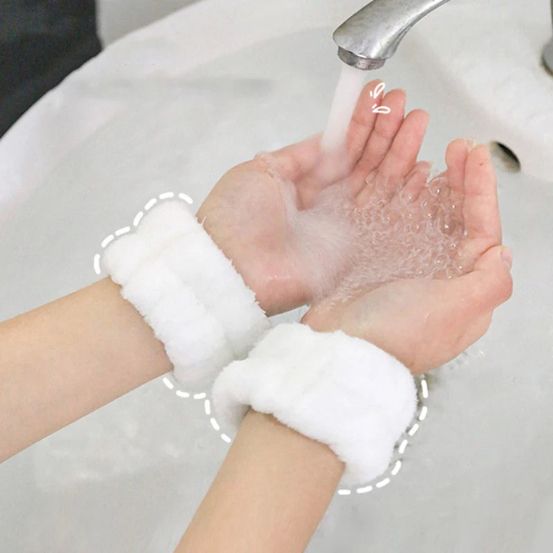 Adjustable Water-Absorbent Wrist and Hair Band Set for Face Washing and Sports.