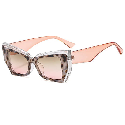 Chic Vintage Cat Eye Sunglasses for Women - Designer Luxury UV400 Shades with Mirror Lenses.