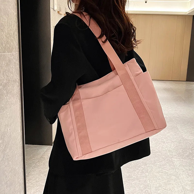 Large Capacity Women's Shoulder Bag Nylon Tote Bag Travel Handbag Sports And Leisure Handbag.