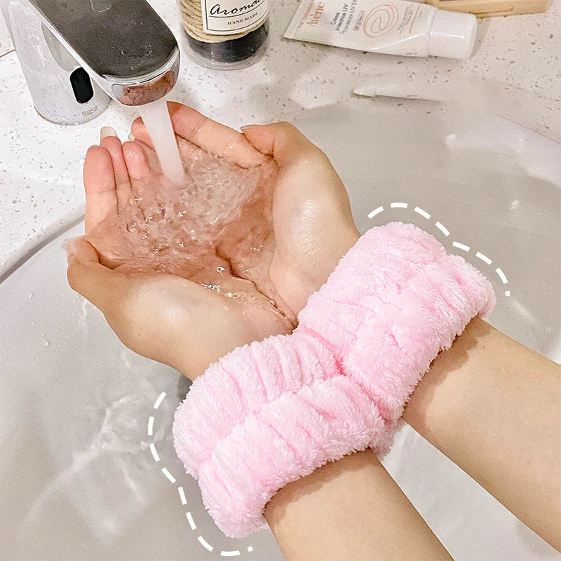 Adjustable Water-Absorbent Wrist and Hair Band Set for Face Washing and Sports.