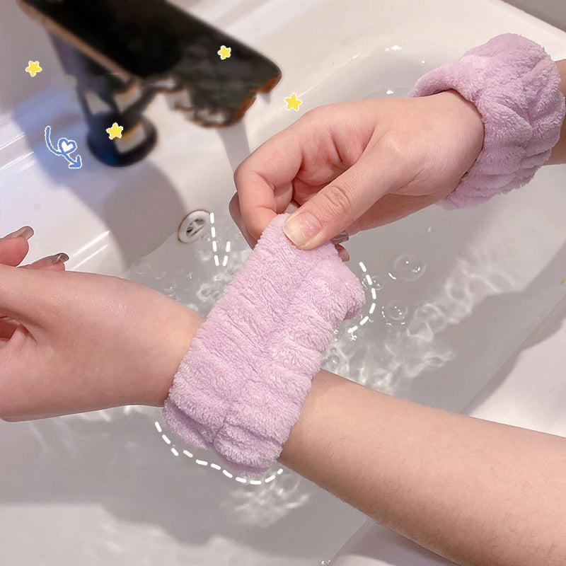 Adjustable Water-Absorbent Wrist and Hair Band Set for Face Washing and Sports.