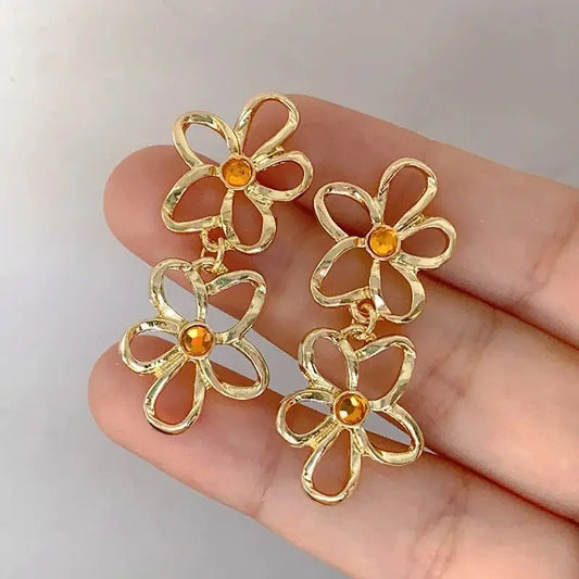 Hollow Out Metal Flower Dangle Earrings for Women Vintage Double Layer Rhinestones Drop Earrings Golden Party Trendy Jewelry.