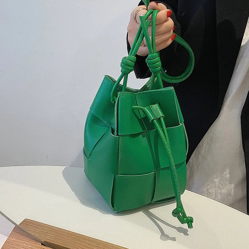 Fashion Weaving Pu Leather Bucket Bags For Women 2022 Designer Crossbody Shoulder Bags Soft Pu Leather Ladies Sling Bags.